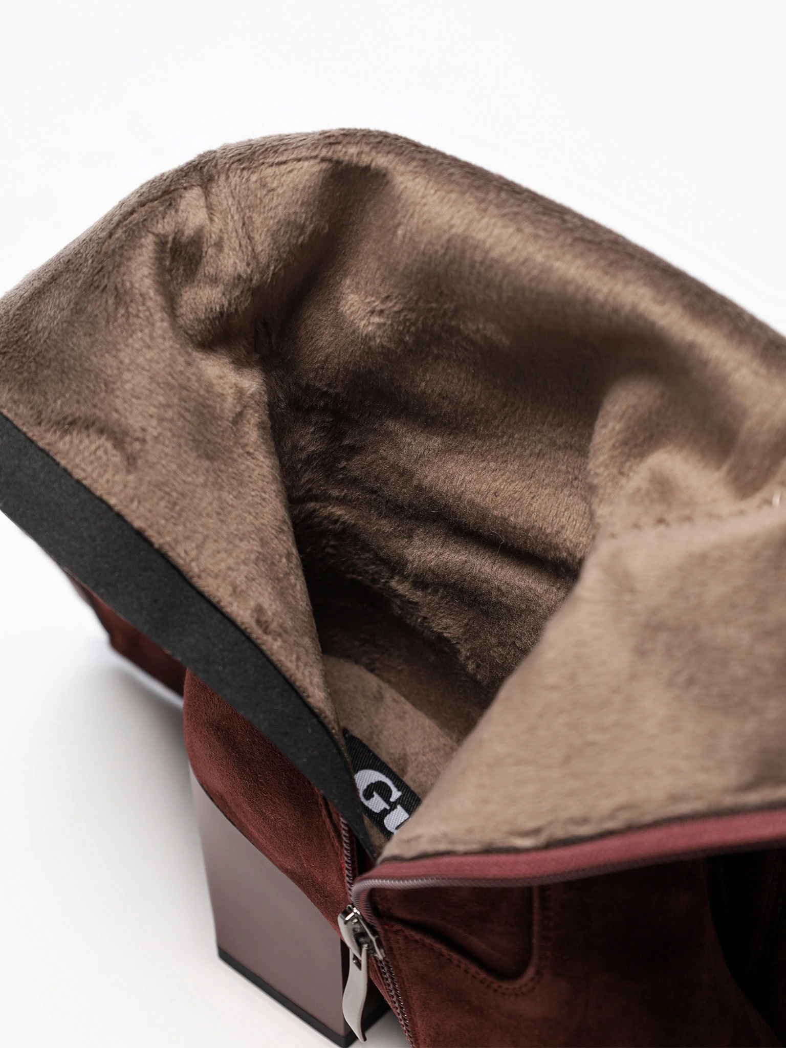 Сапоги бордового цвета на высоком каблуке